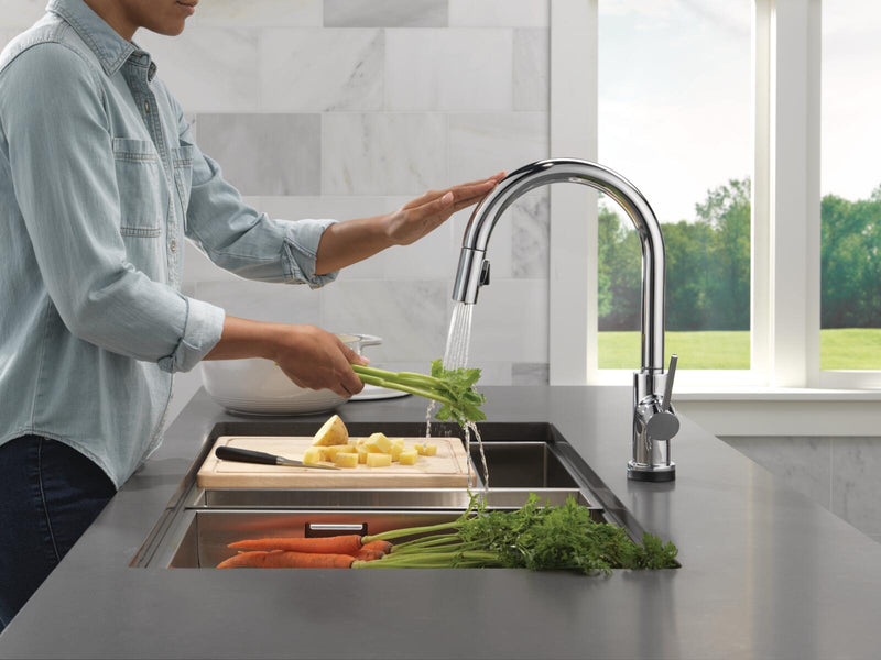 Grifo Fregador Monomando Con Cabezal Extraible - Delta Trinsic Touch2O Touchless