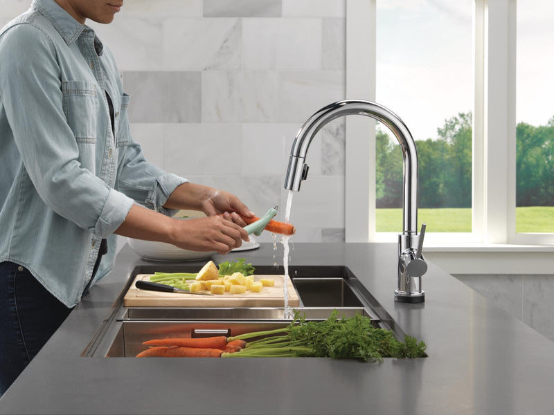 Grifo Fregador Monomando Con Cabezal Extraible - Delta Trinsic Touch2O Touchless