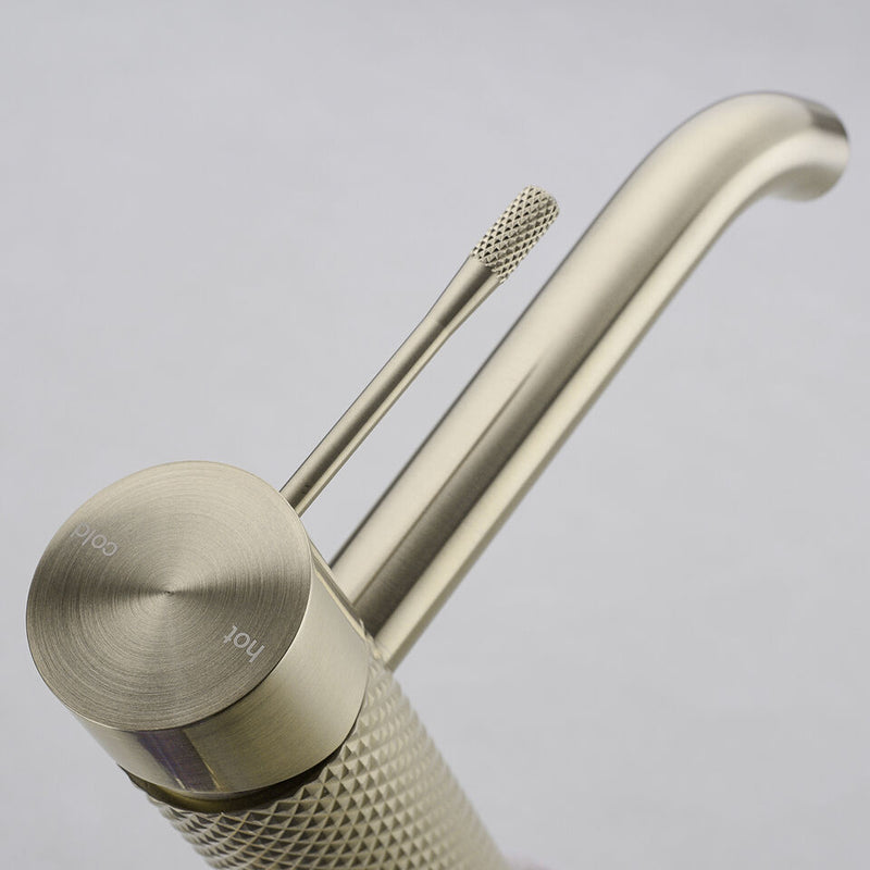 Grifo Alto De Lavamanos Con Desague Dorado Cepillado- Aqualia Signature
